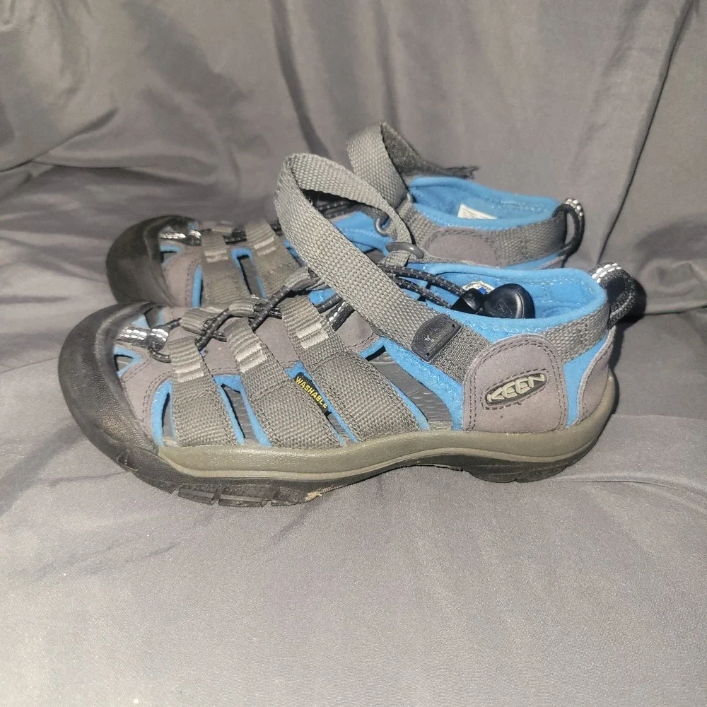 KEEN Boys NEWPORT Size 1 Water Shoes Sandals EUC